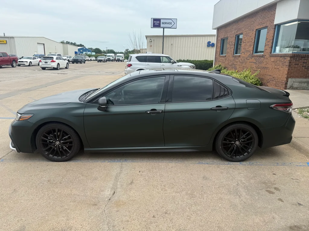 Used 2022  Toyota XSE V6 image 9