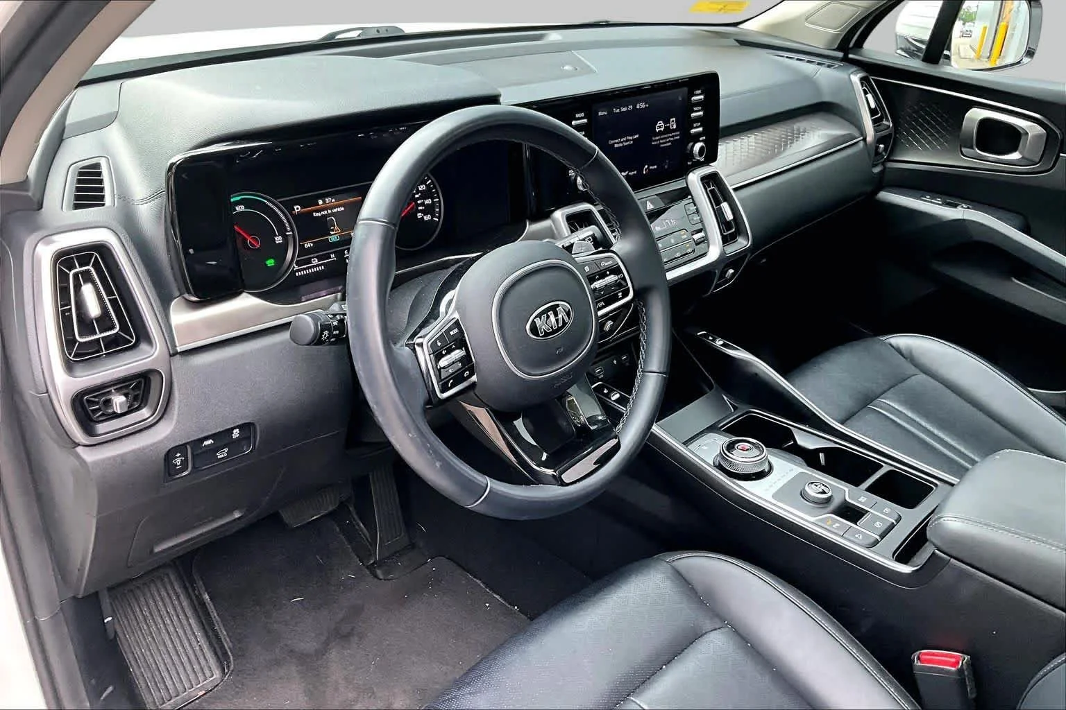 Used 2021 Snow White Pearl Kia EX image 17