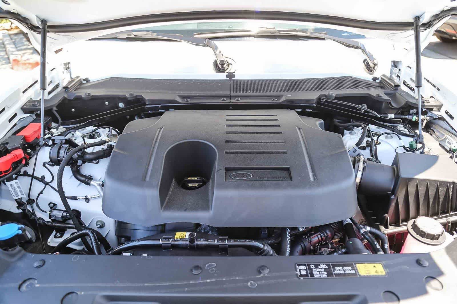 New 2026 Fuji White Land Rover X-Dynamic SE image 26