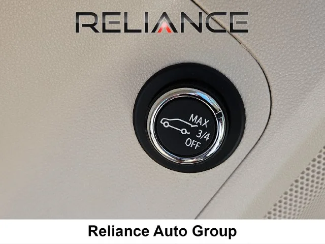 Used 2023 White GMC Denali image 21