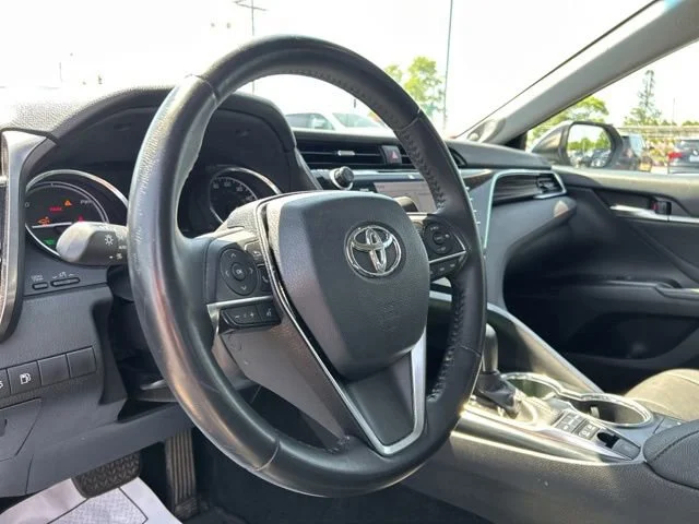 Used 2018 Gray Toyota XLE image 31