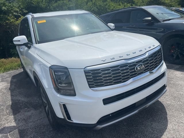 Used 2020 White Kia S image 5