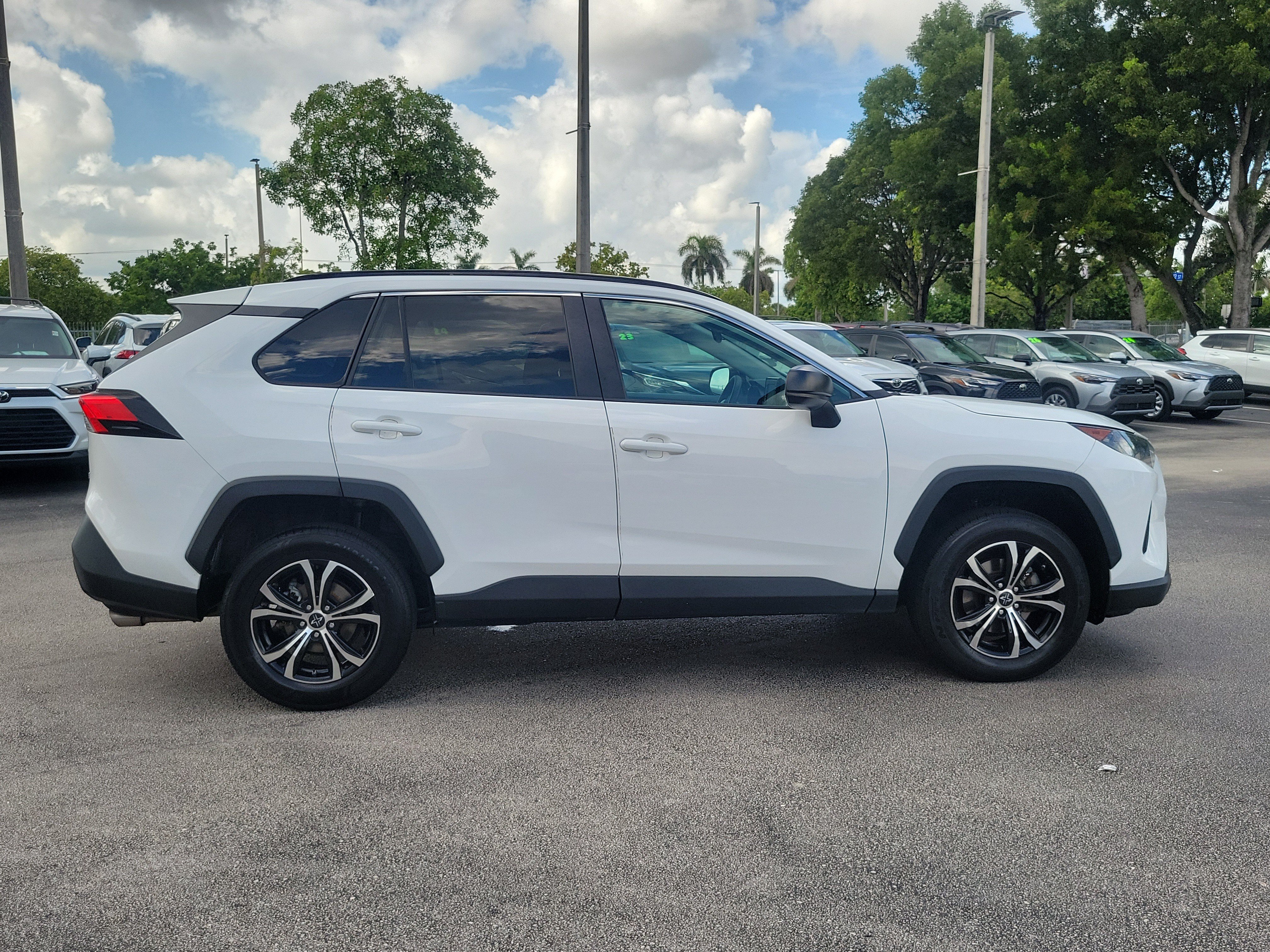 Used 2020 Super White Toyota LE image 4