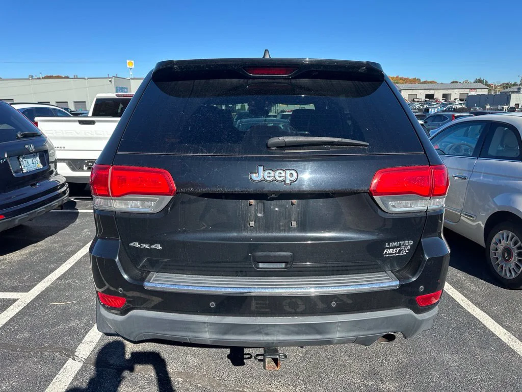 Used 2018 Diamond Black Jeep Limited image 4