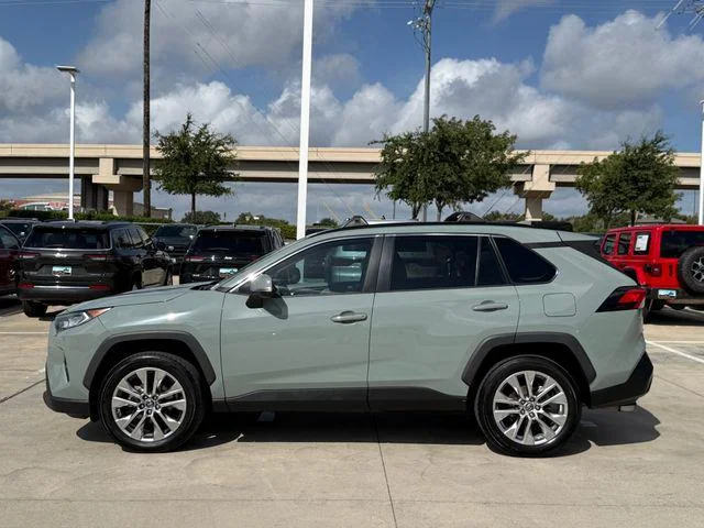 Certified Used 2019 LUNAR ROCK Toyota XLE Premium image 8
