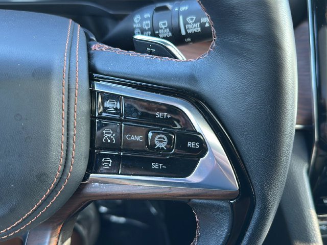 Used 2025  Jeep Summit image 15
