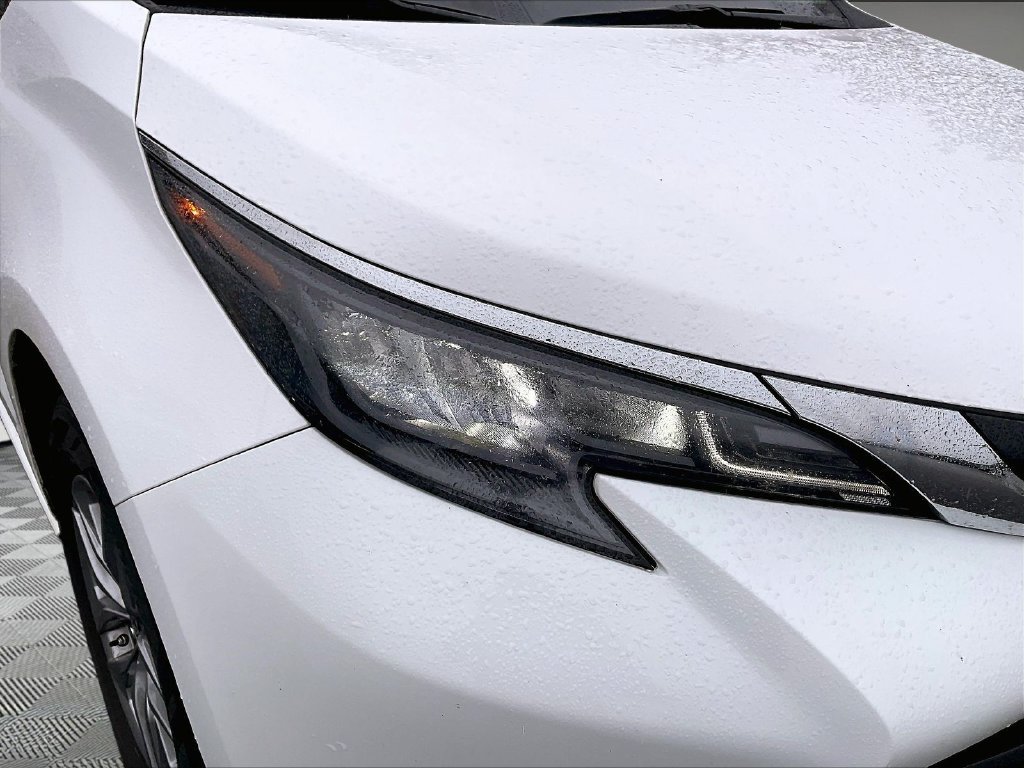 Used 2024 Ice Toyota LE image 31