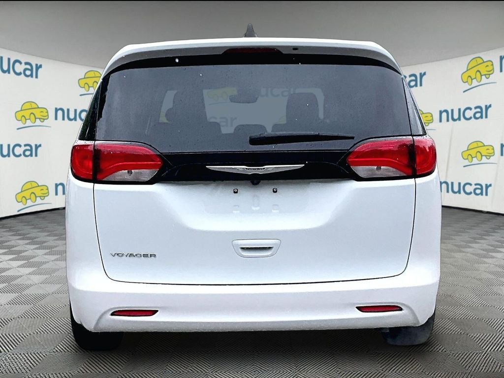 Used 2023 White Chrysler LX image 5