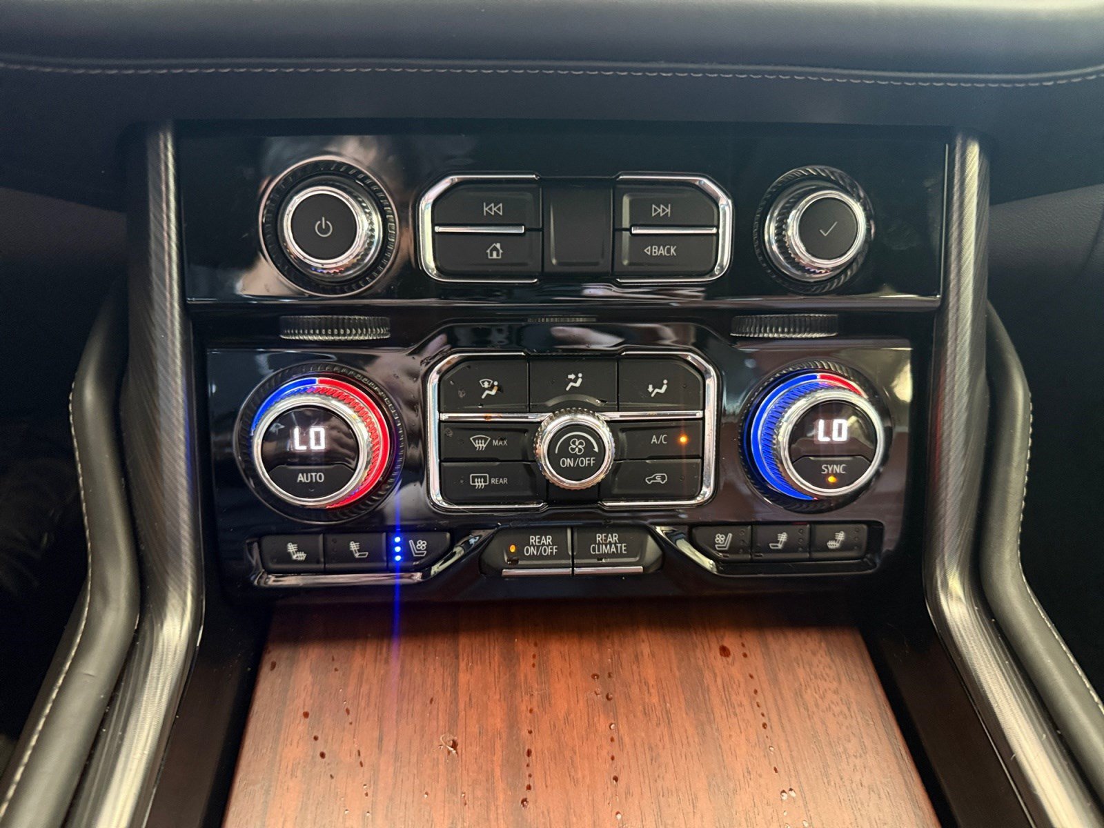 2023 GMC Yukon Denali Ultimate - Photo 28