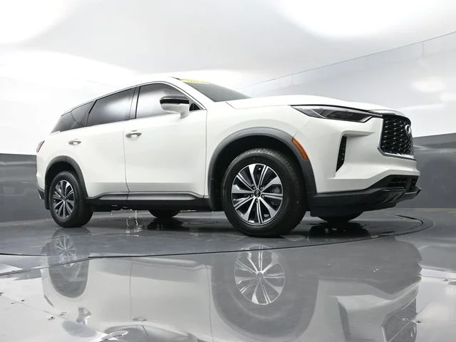 Used 2024 White INFINITI PURE image 46