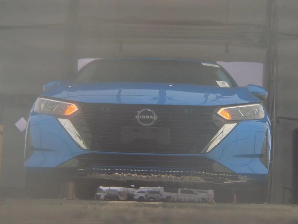 Used 2025 Blue Nissan SV image 3