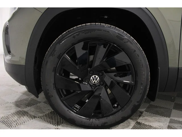 New 2026 Avocado Green Pearl Volkswagen 2.0T SE W/TECHNOLOGY image 32