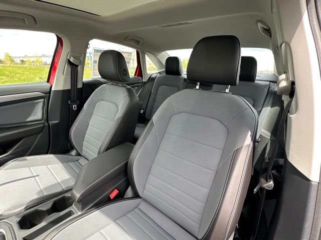 New 2026 Kings Red Metallic Volkswagen 1.5T SE image 25