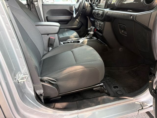 Used 2021 Silver Jeep Unlimited Sport Altitude image 13