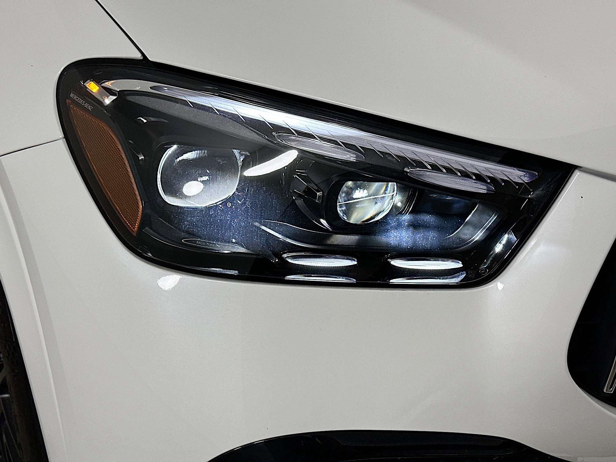 Used 2025 MANUFAKTUR Moonlight White Metallic Mercedes-Benz GLE 53 AMG® image 40