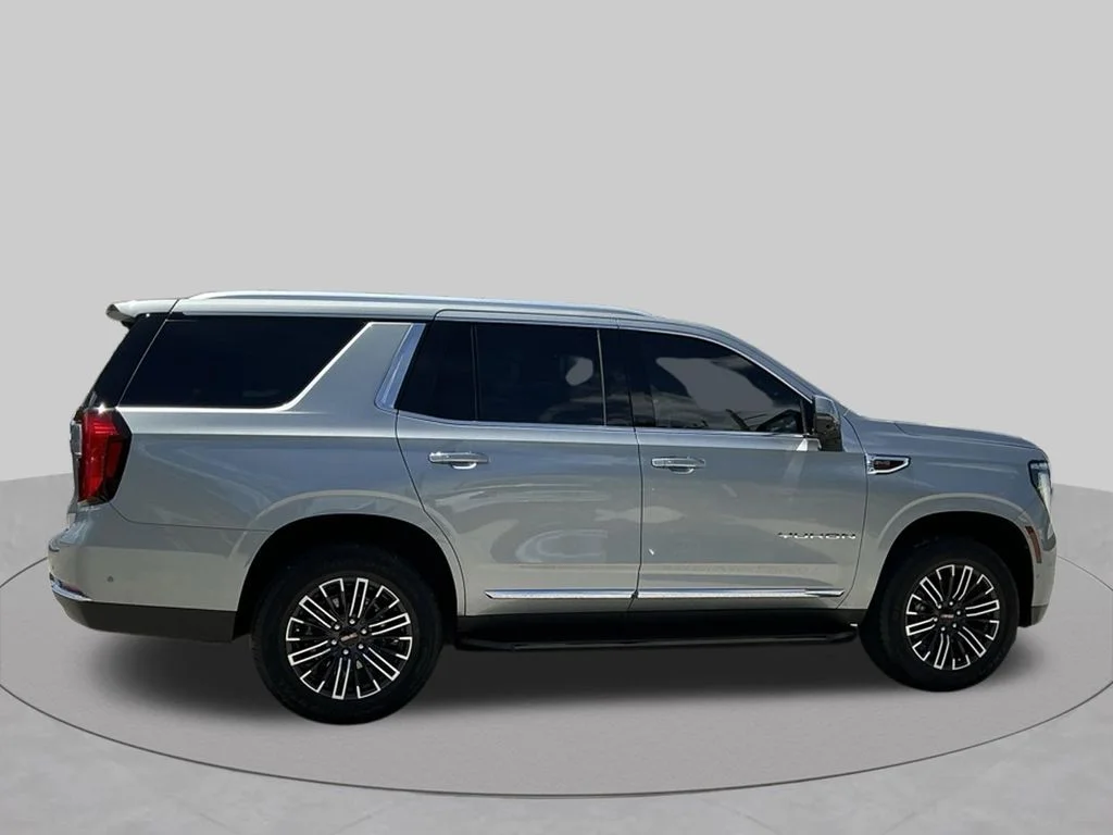 Used 2025 Silver GMC Elevation image 13