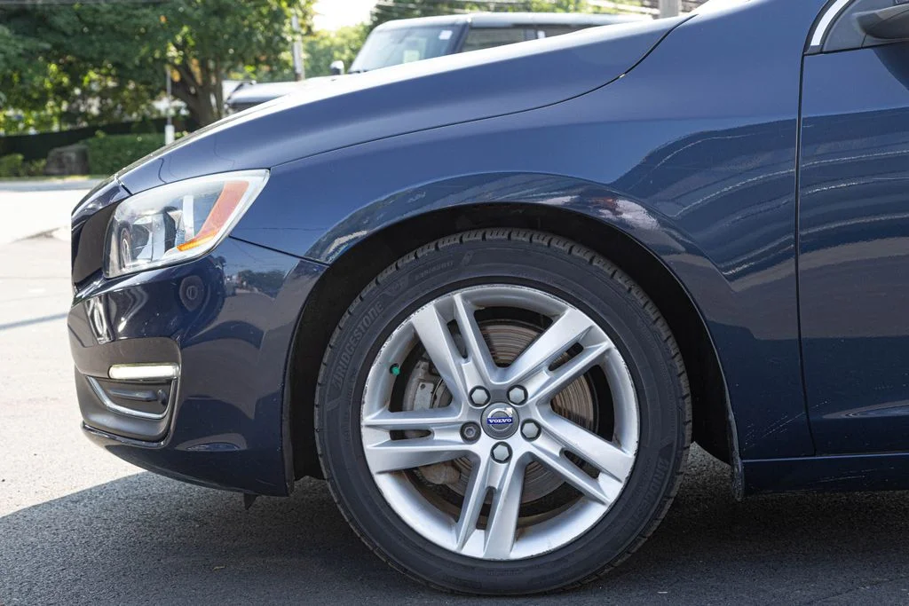 Used 2015 Blue Volvo T5 Premier image 14