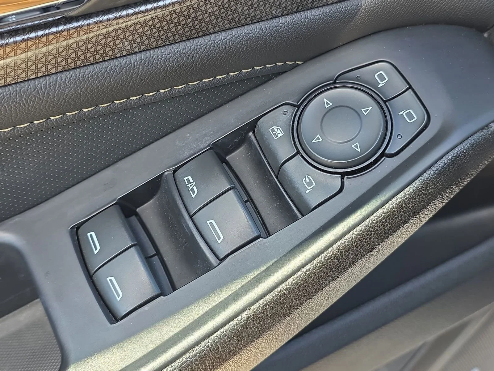 Used 2022 Beige Chevrolet Premier image 21