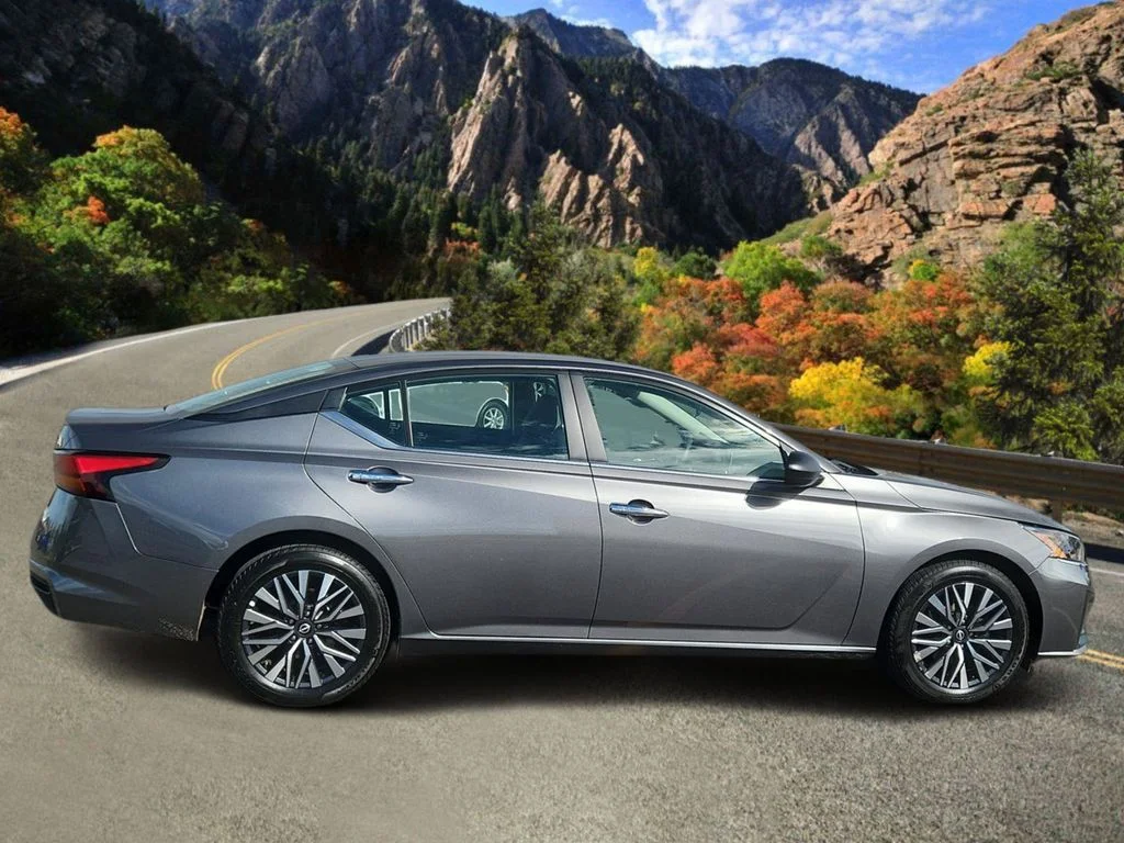 Used 2025 Gray Nissan 2.5 SV image 2