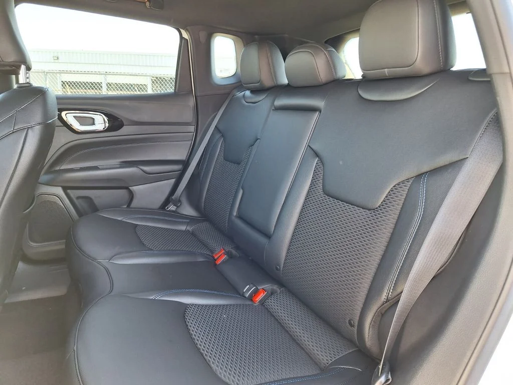 New 2026 Bright White Clearcoat Jeep Latitude image 11