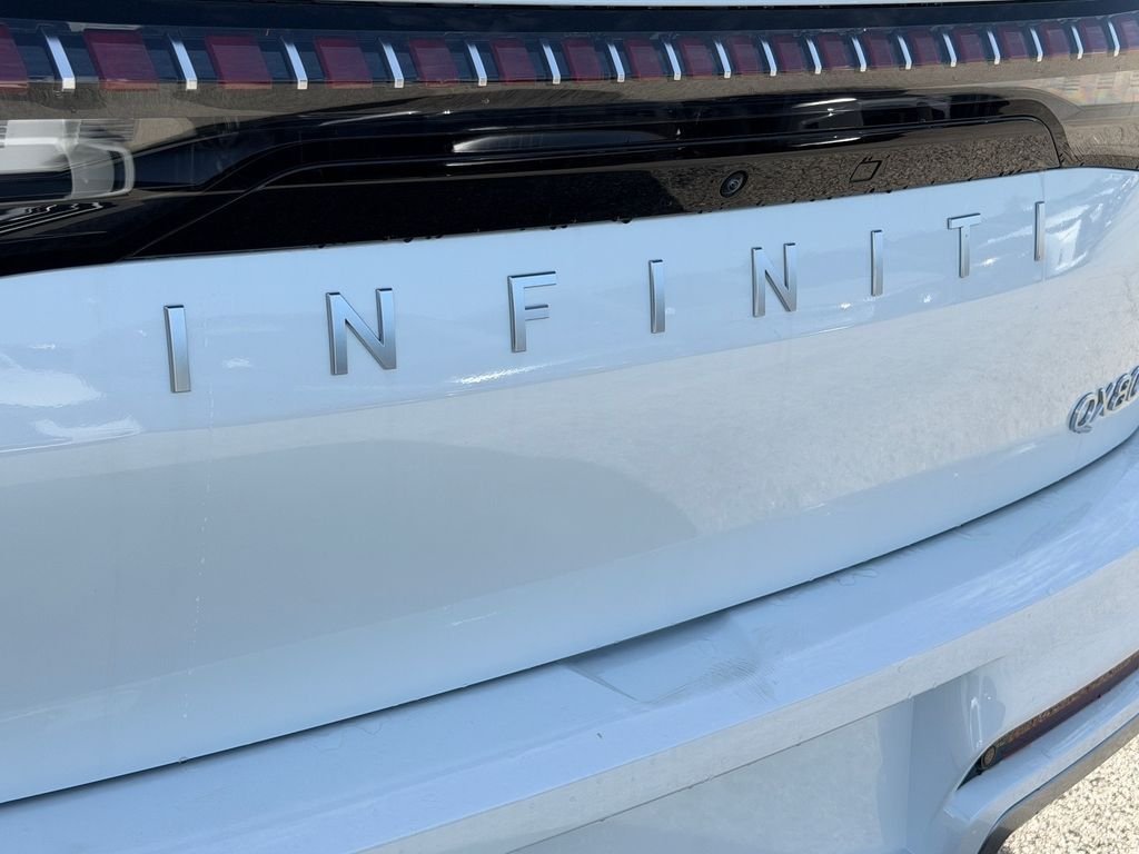 New 2027 RADIANT WHITE INFINITI Luxe 2WD image 10