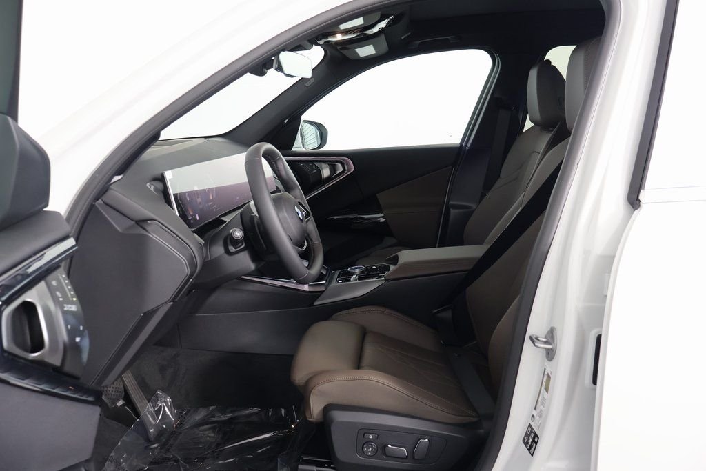 Used 2026 White Metallic BMW 30 xDrive image 5