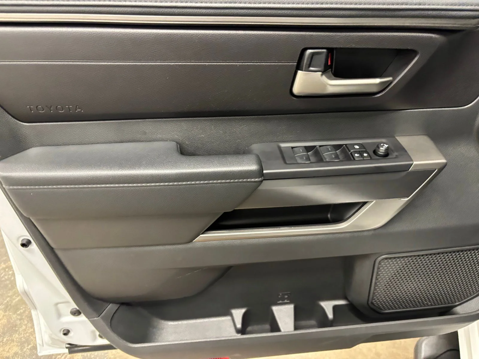 Used 2024 White Toyota SR5 image 17