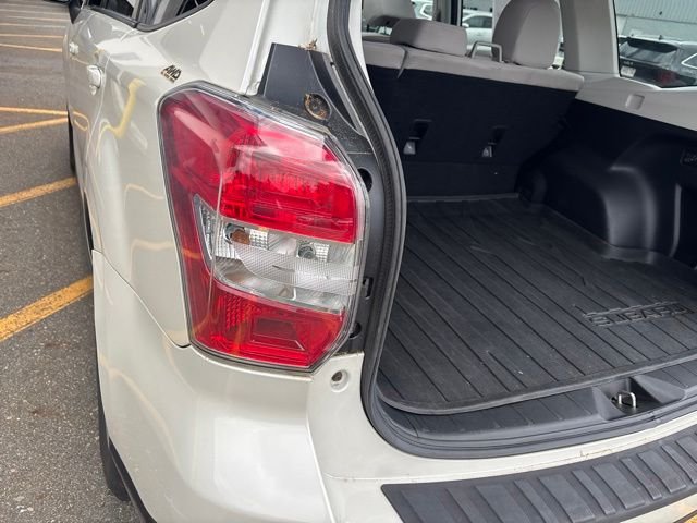 Used 2015 White Subaru 2.5i Premium image 10