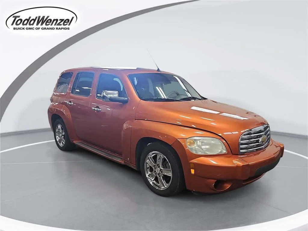 Used 2008 SUNBURST ORANGE II METALLIC Chevrolet LT image 1