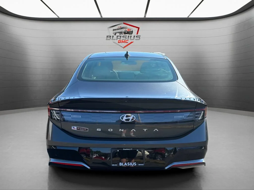 Used 2025 Gray Hyundai SEL image 4