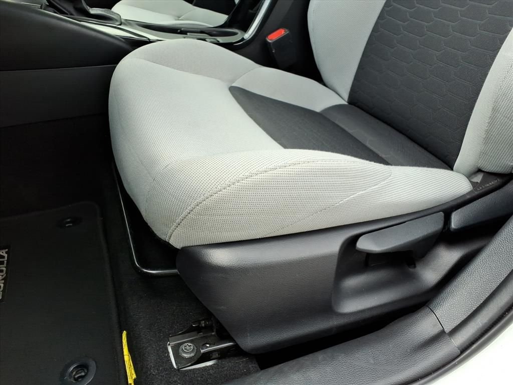 2025 Toyota Corolla Hatchback SE - Photo 18