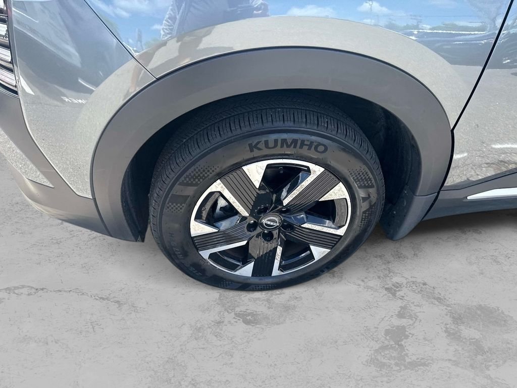 Used 2025 Gray Nissan SV image 12