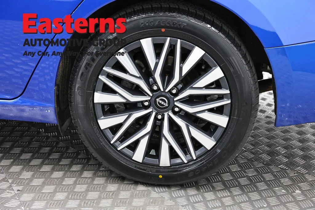 Used 2025 Blue Nissan 2.5 SV image 32