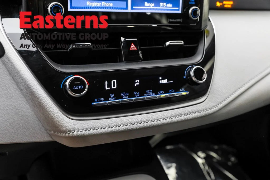 Used 2022 White Toyota SE image 19