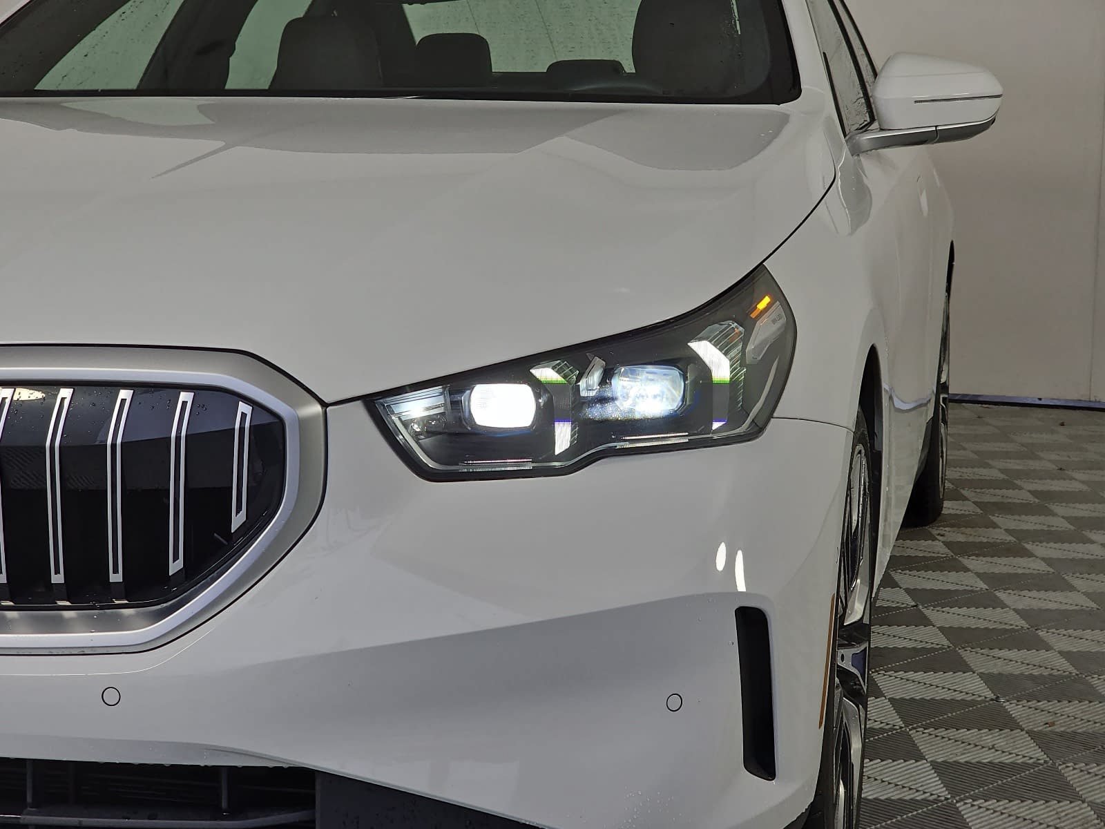 Used 2026 White BMW 540i xDrive image 31