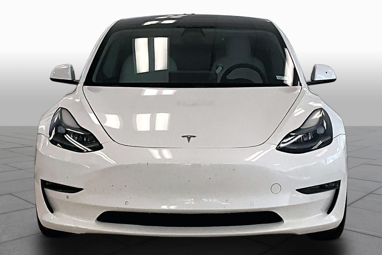Used 2021  Tesla Standard Range Plus image 3