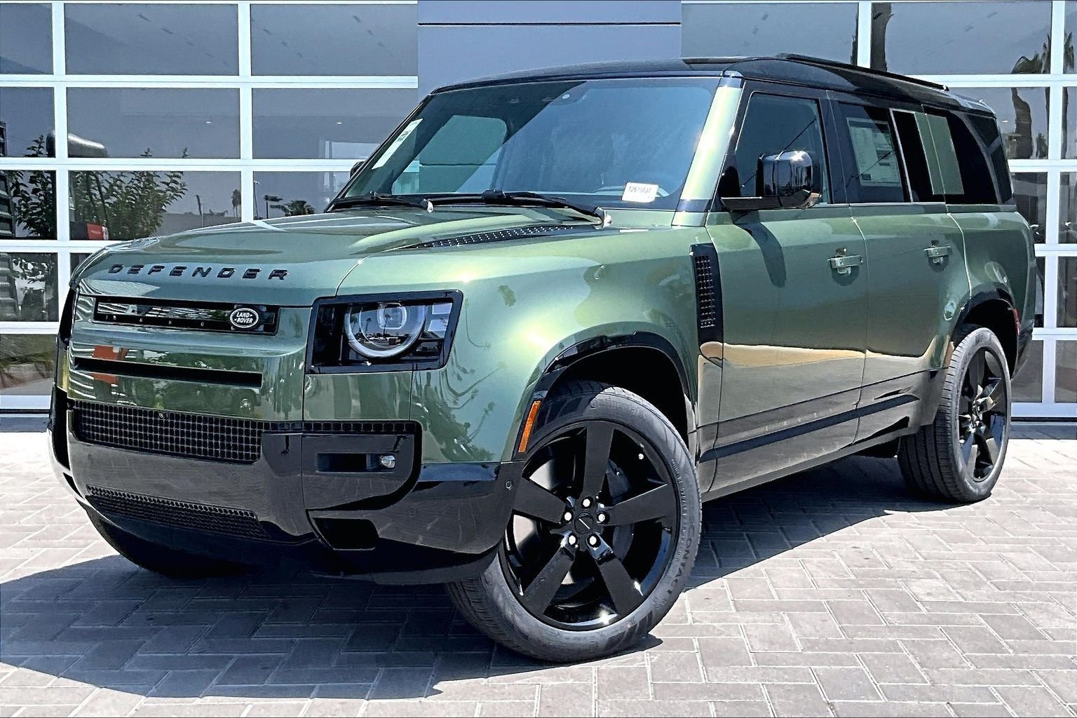 New 2026 Woolstone Green Land Rover X-Dynamic SE image 1