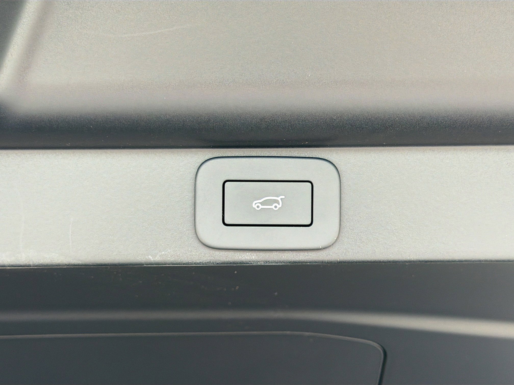 New 2026 Carpathian Grey Land Rover SE image 14