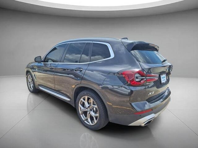 Used 2022 Dark Graphite Metallic BMW sDrive30i image 3