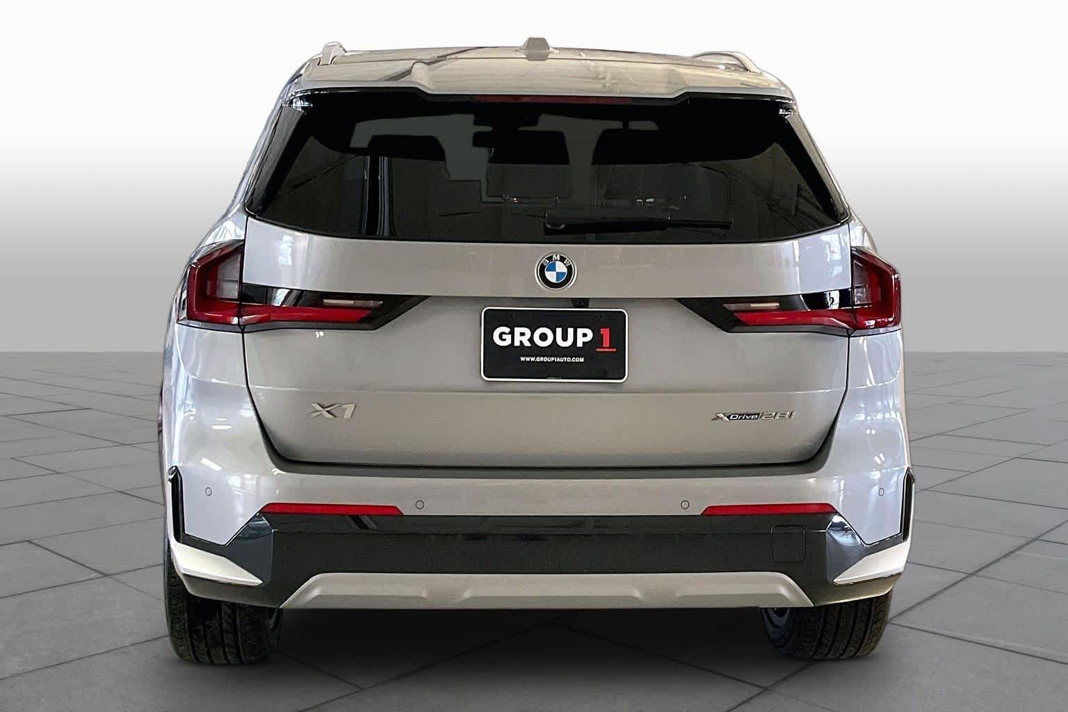 Used 2026 Space Silver Metallic BMW xDrive28i image 4