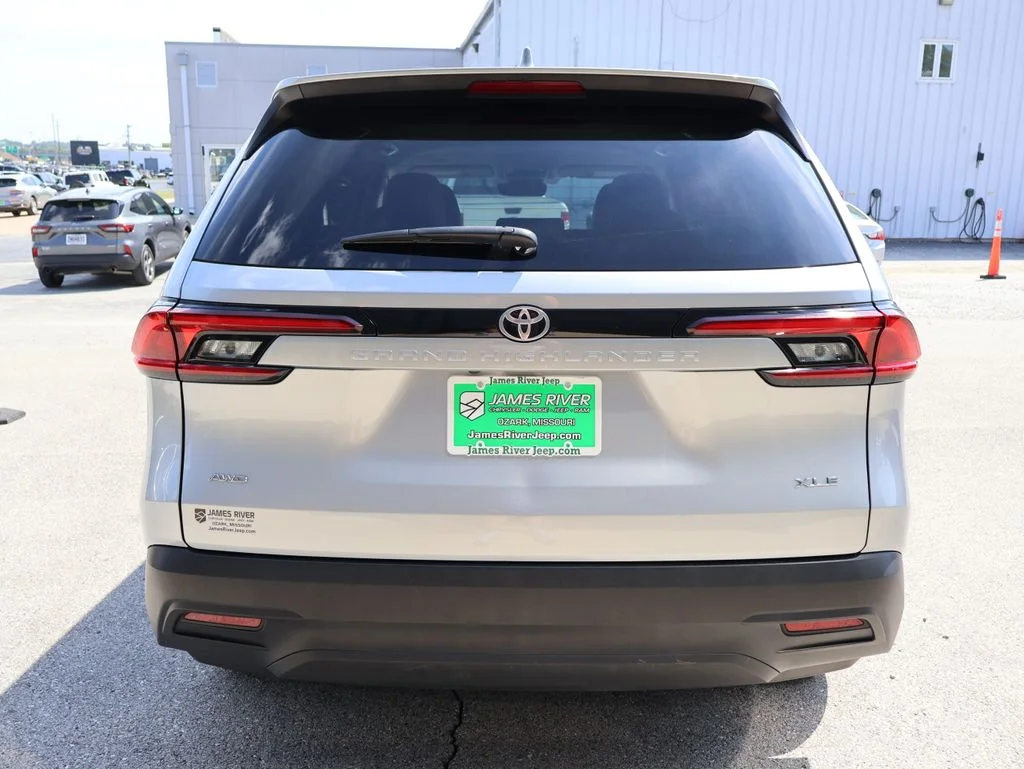 Used 2025 Silver Toyota XLE image 4