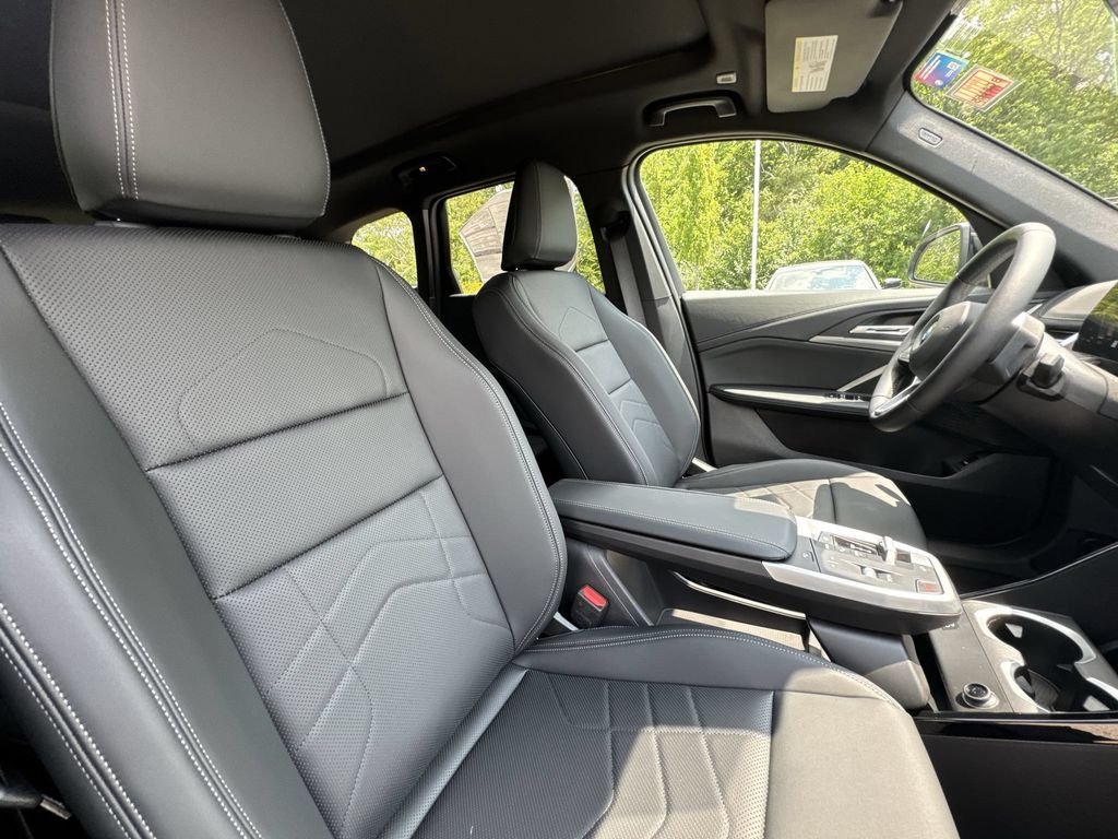 New 2026 Black Sapphire Metallic BMW xDrive28i image 27