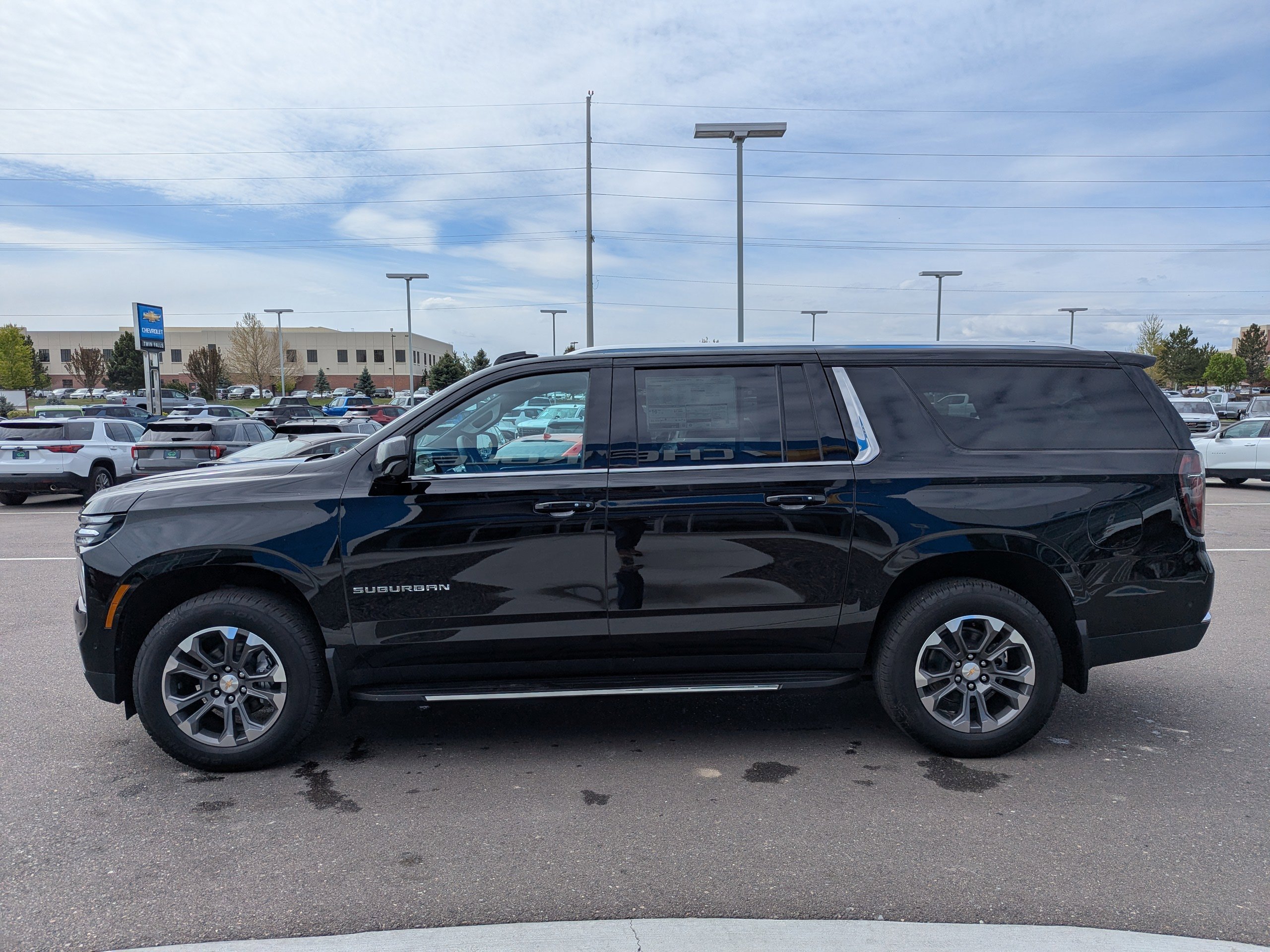 2026 Chevrolet Suburban LS - Photo 7