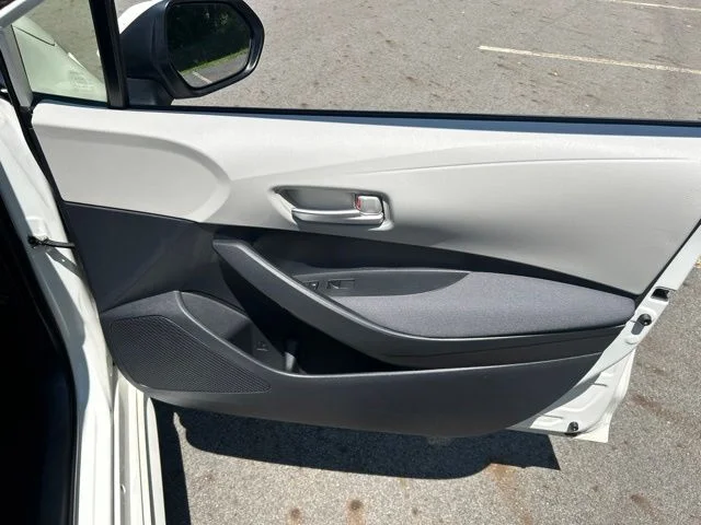 Used 2020 White Toyota LE image 26