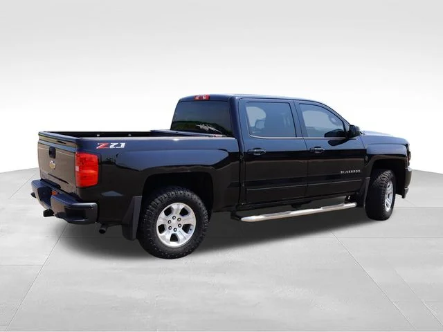 Used 2018 Black Chevrolet LT image 4