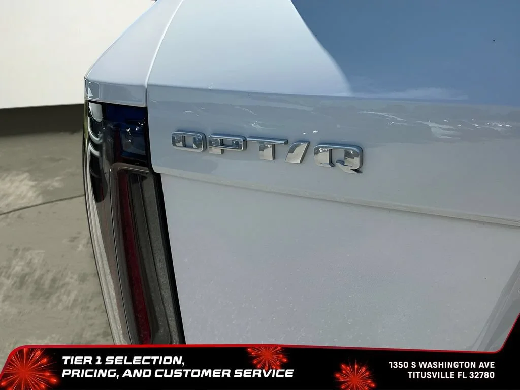 Used 2025 Crystal White Tricoat Cadillac Luxury 2 image 26