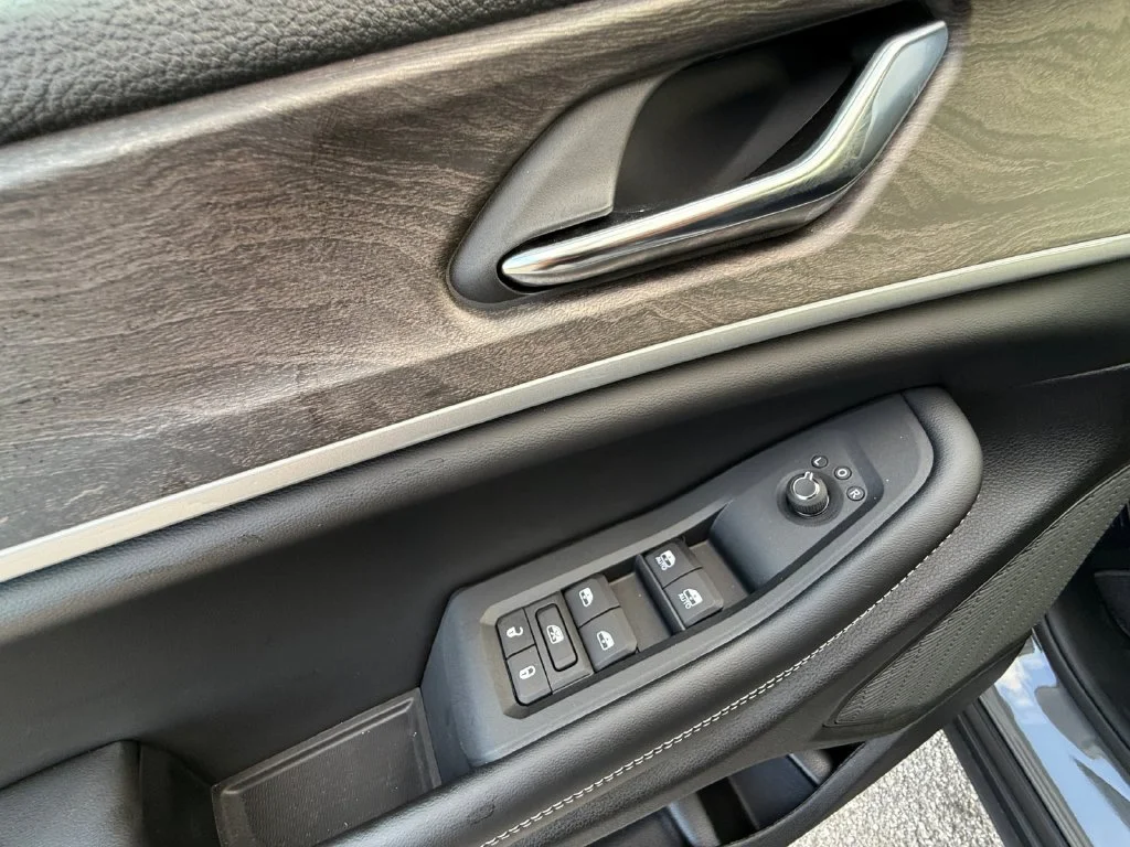 New 2027 Gray Jeep Laredo Altitude image 11