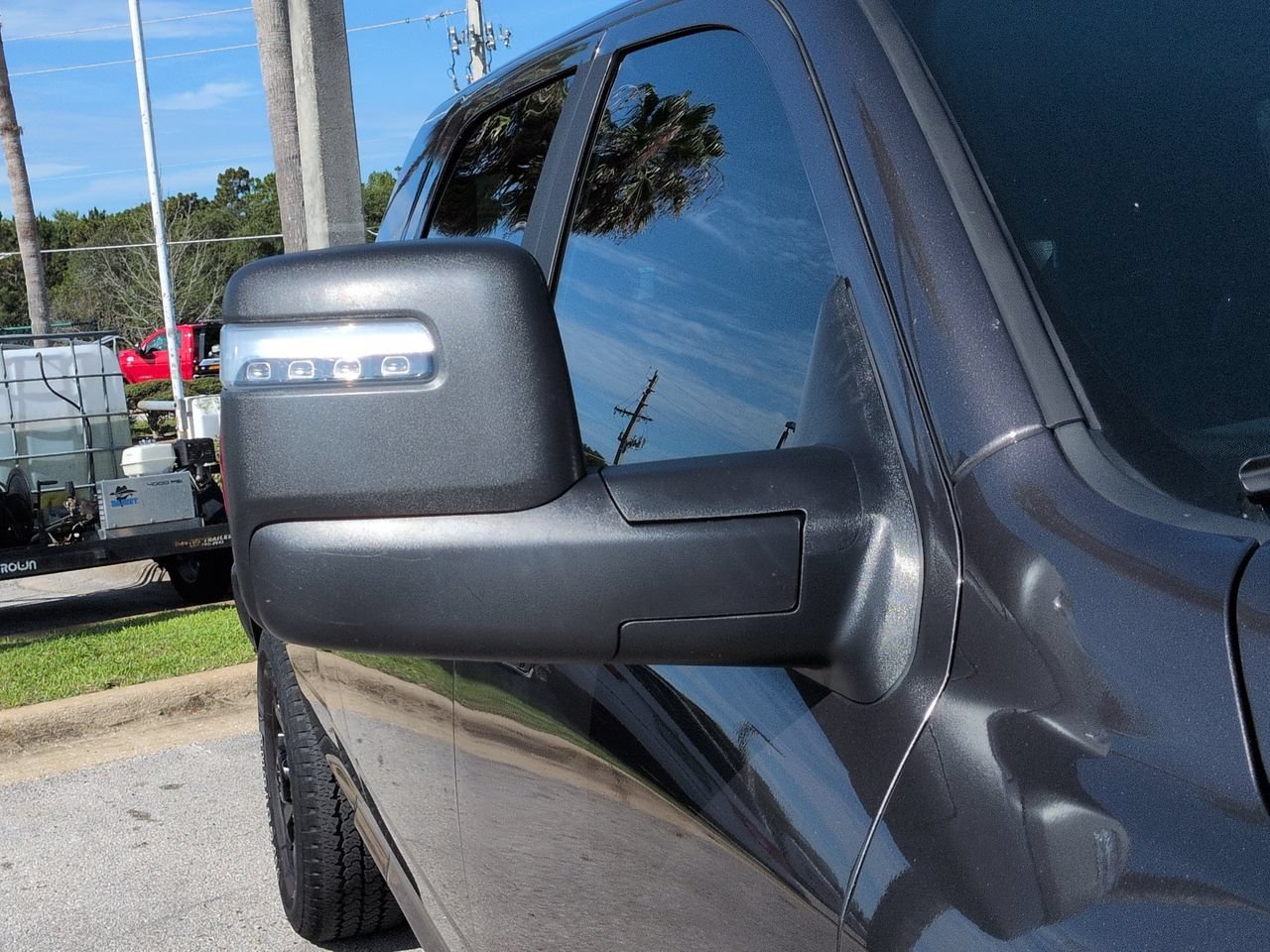 Certified Used 2025 Crystal Metallic Ram Laramie image 11