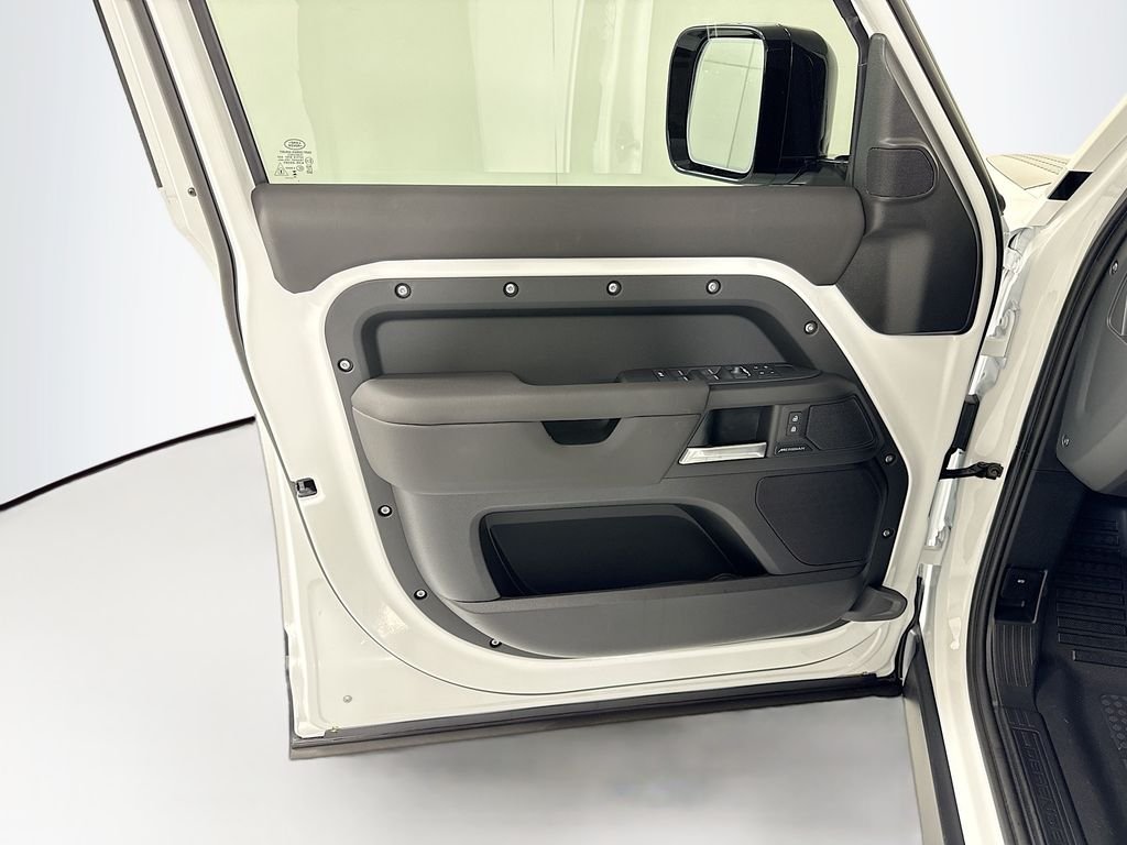 Used 2026 Fuji White Land Rover S image 26