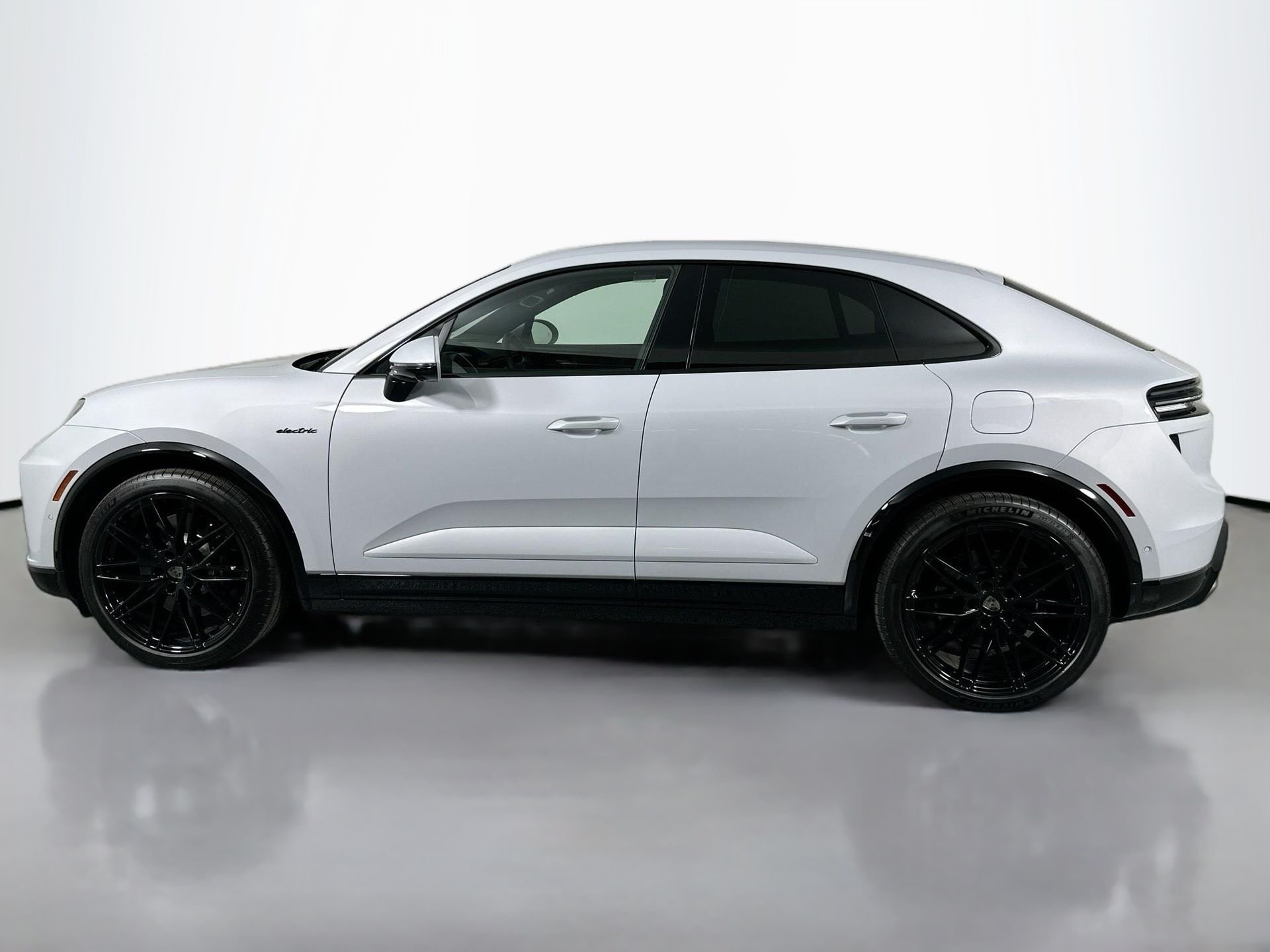 Used 2025 Porsche Macan Turbo Electric with VIN WP1AC2XA1SL176218 for sale in Fort Worth, TX